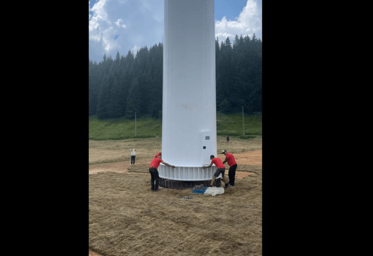 111-метровият пилон вече се монтира на Роженските поляни