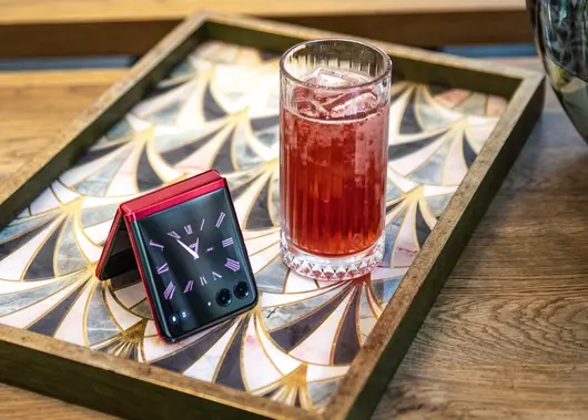 Motorola Razr 40 Ultra - телефон и половина 