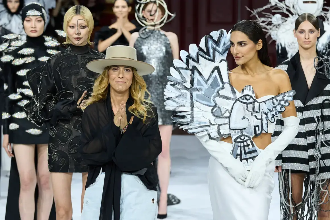 Изкуството по моделите на Juana Martin