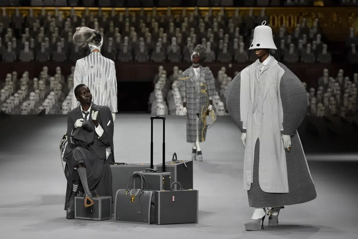 Дебютът на Том Браун във висшата мода