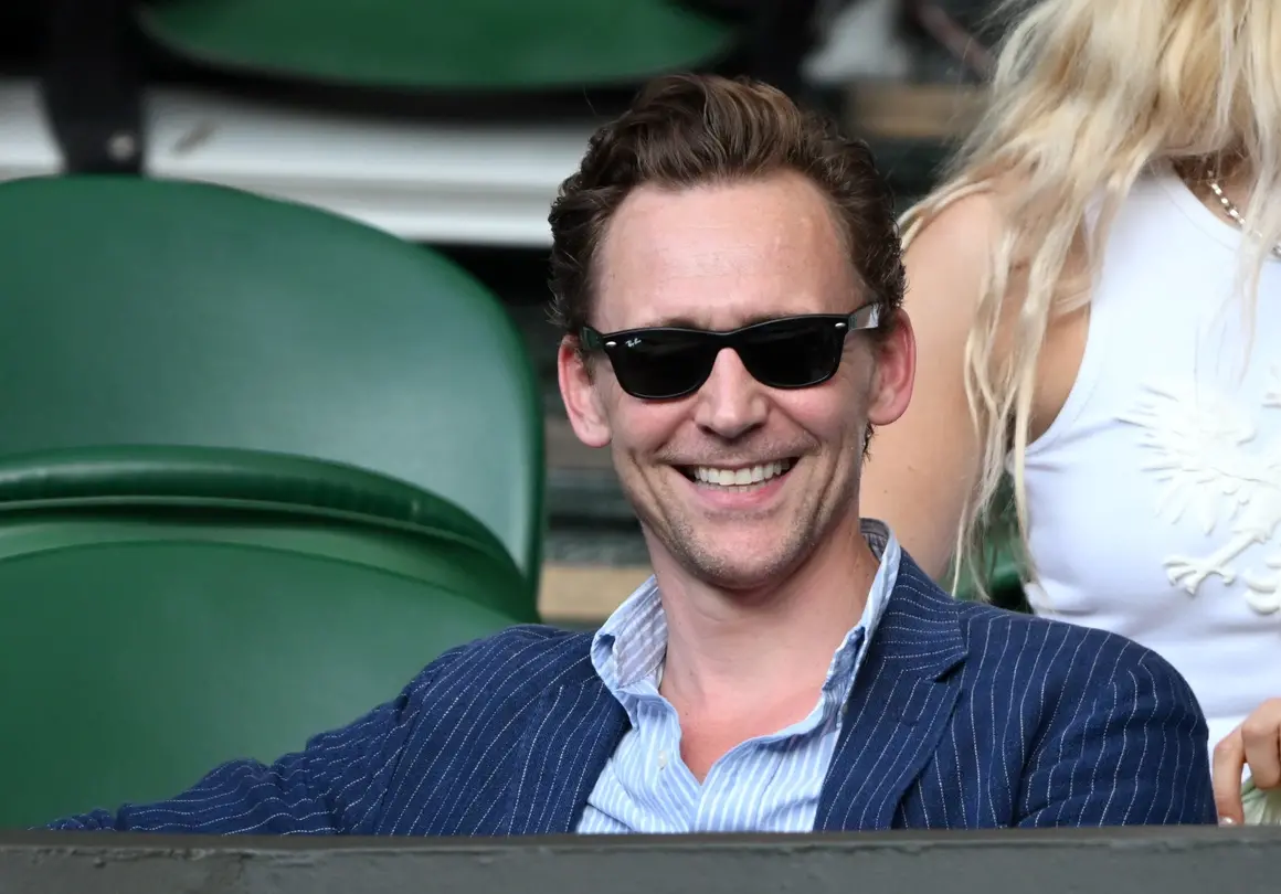 Том Хидълстън