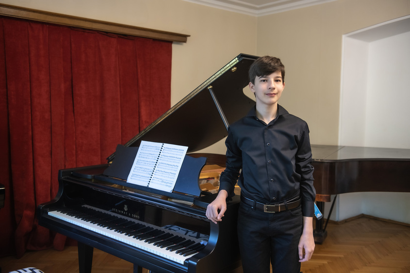 Иво Иванов, пиано, музикално училище „Любомир Пипков“