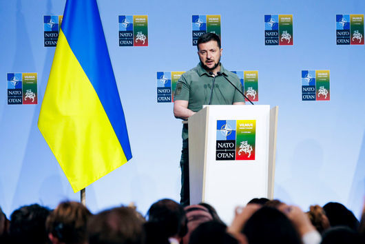 Украинският президент Володимир Зеленски смекчи тона на критиките си спрямо