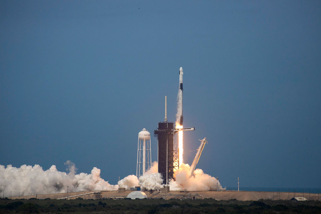 Историческо: SpaceX изпрати първите си астронавти в Космоса