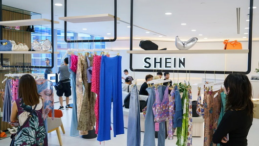 Трима графични дизайнери съдят китайския гигант за бърза мода Shein