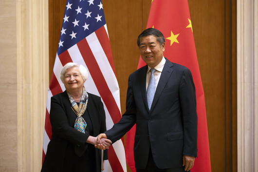 Кулинарна дипломация: Финансовият министър на САЩ Джанет Йелън е вечеряла халюциногенни гъби в Пекин