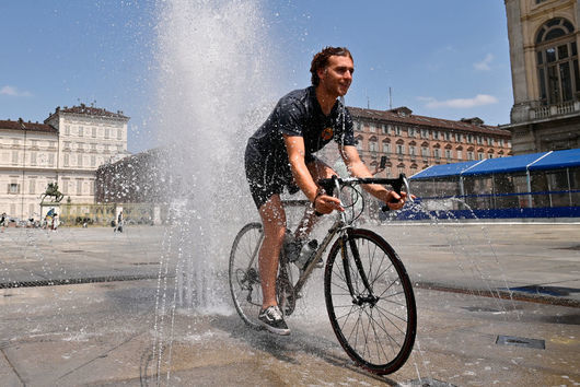 Италия се готви за 48°C, горещата вълна остава в Европа, Азия и Северна Америка