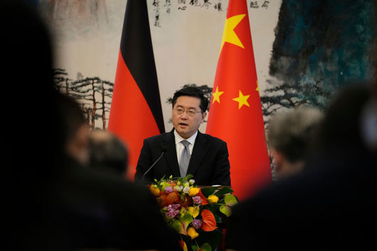 Изчезнал дипломат? Отсъствието на китайския външен министър предизвиква спекулации, Пекин мълчи