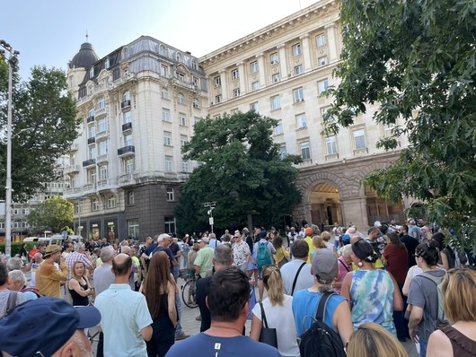 Граждани излязоха на протест срещу президента Румен Радев провокирани от