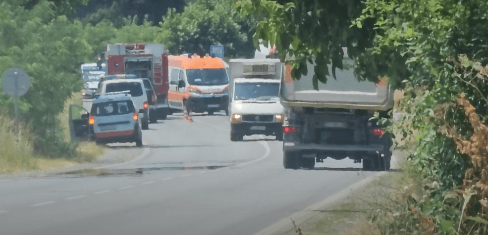 Двама души загинаха при катастрофа с линейка край Сливен
