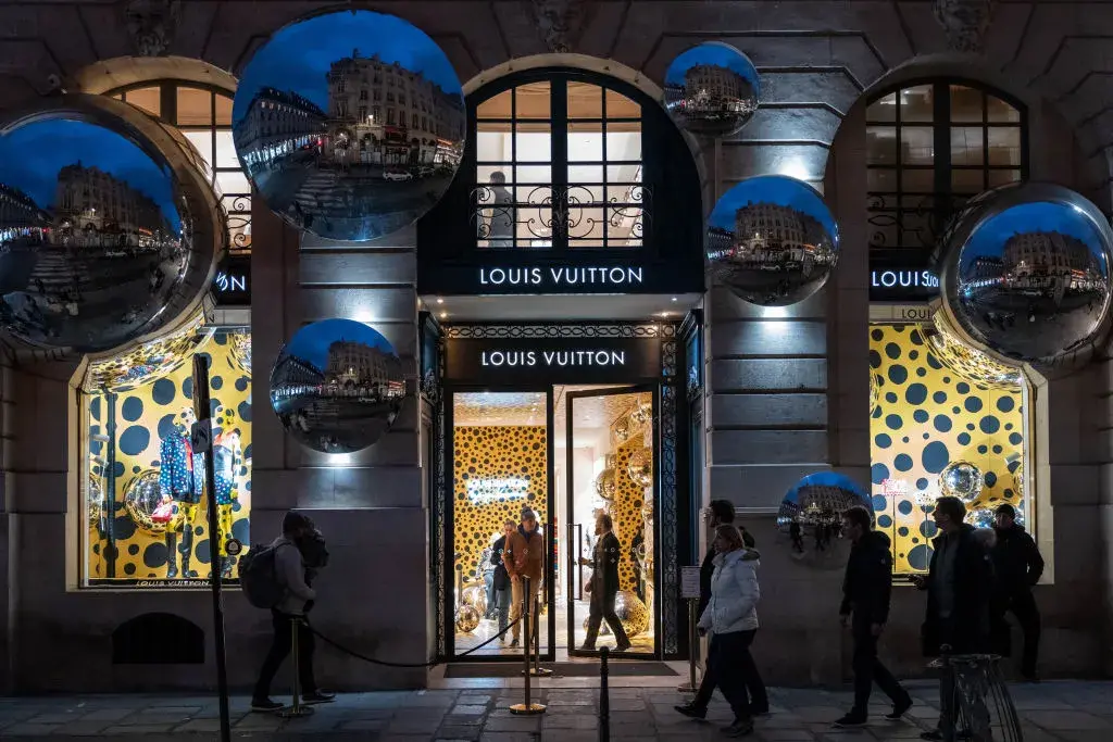 Louis Vuitton взе на стаж 13-годишно момче, новината предизвика дебат