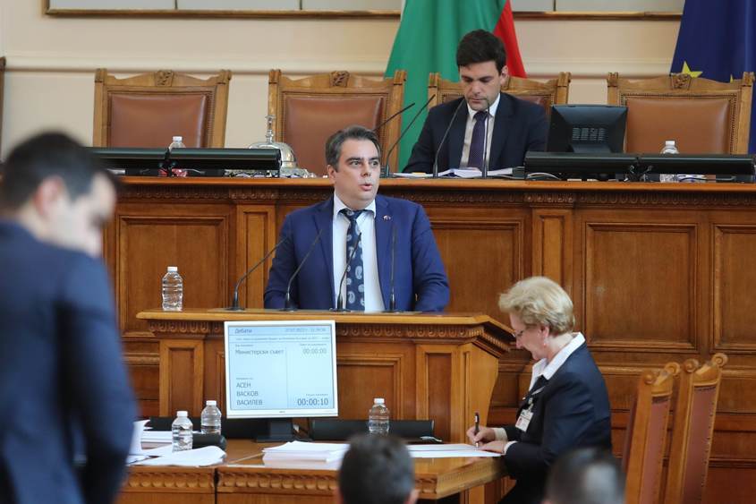 Асен Василев: Забраната за внос от Украйна ощети бюджета заради сектор с печалба от 2,5 млрд. лв. 