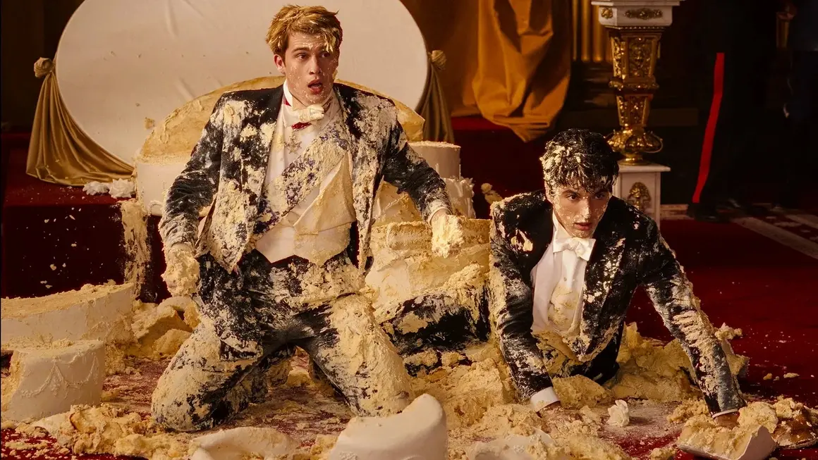 Red, White & Royal Blue, 11 август