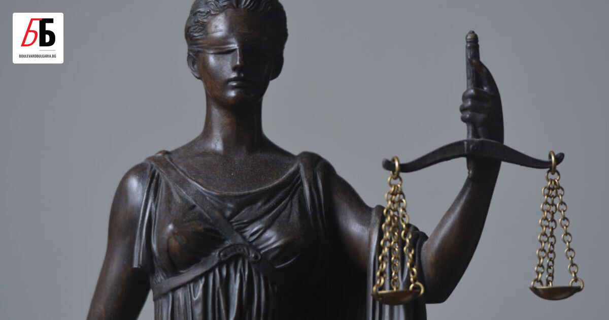 Класическото лихварство, при което се дават заеми със собствени пари