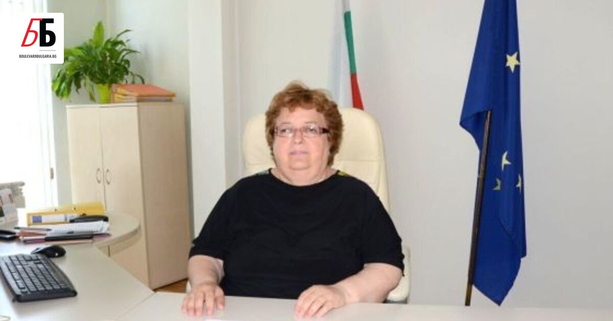 Министърът на околната среда и водите Юлиян Попов е освободил