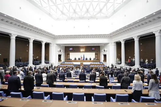 Предпразничен труд кипи в парламента, депутатите може да работят и уикенда