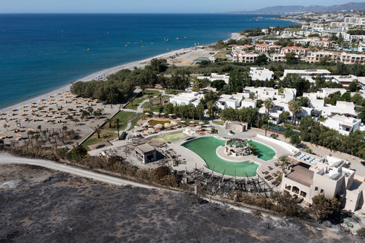 Гърция предложи безплатна почивка на Родос през 2024 г. за всички засегнати от пожара на острова