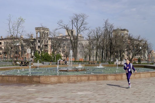 Измина близо една година откакто украинският град Мариупол беше разрушен