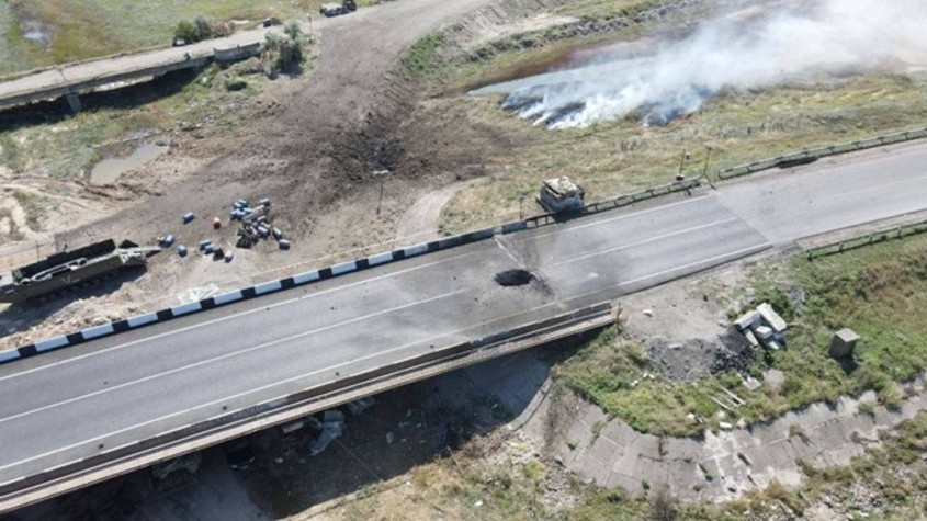 Украйна удари два моста към Крим, важни за руската военна логистика