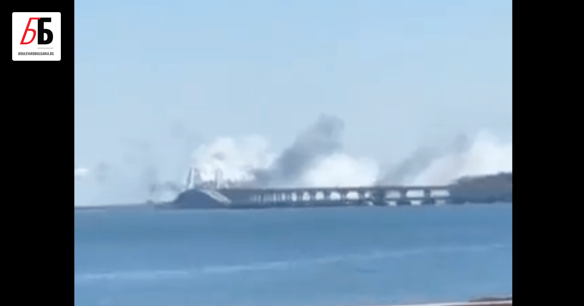 Керченският мост е обвит в димна завеса, а видеа и