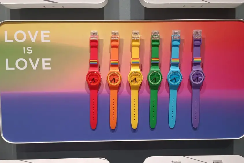 Можете да получите 3 г. затвор ако носите часовник Swatch с дъга в Малайзия