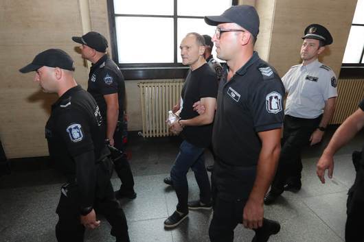 Съдът решава дали Васил Божков да остане в ареста