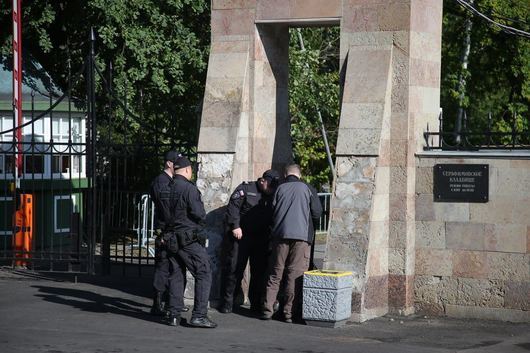 "Тайното" погребение на Пригожин: Десетки полицаи и металодетектори пред гробищата в Санкт Петербург
