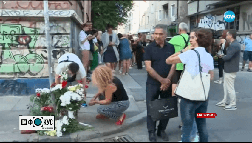 Граждани излязоха на протестно бдение в София заради катастрофата, при която загина 15-годишно дете