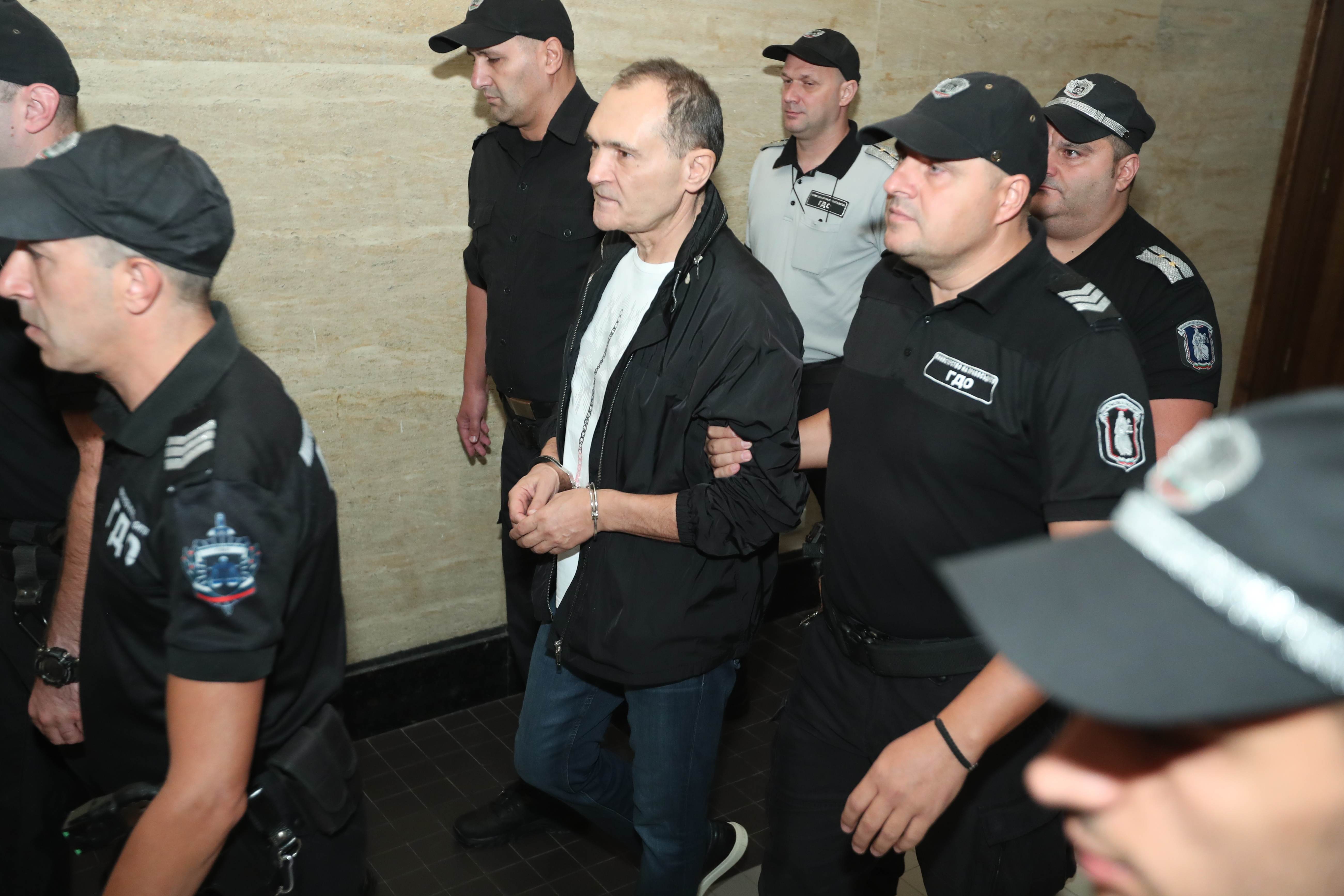 НАП е вдигнала запорите за 50 млн. лв. на Божков, след като той се е издължил
