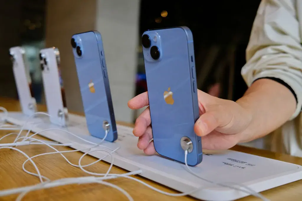 Apple загуби $200 млрд. за два дни, след като Китай забрани iPhonе в администрацията