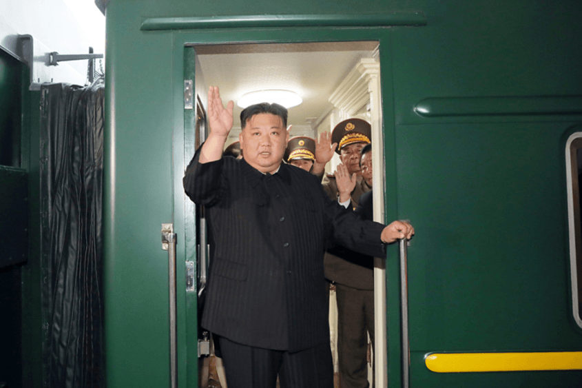 Ким Чен Ун пристига в Русия
