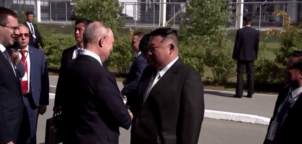 Путин посрещна Ким Чен Ун на космодрума "Восточний"