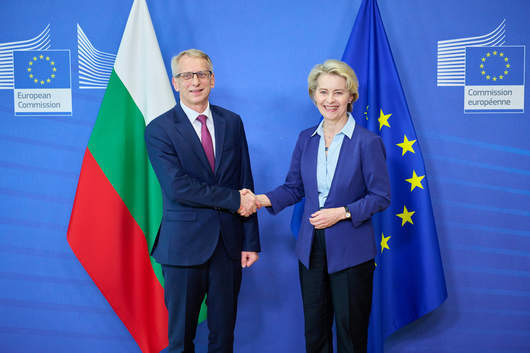 Европейската комисия прекрати Механизма за сътрудничество и проверка над България