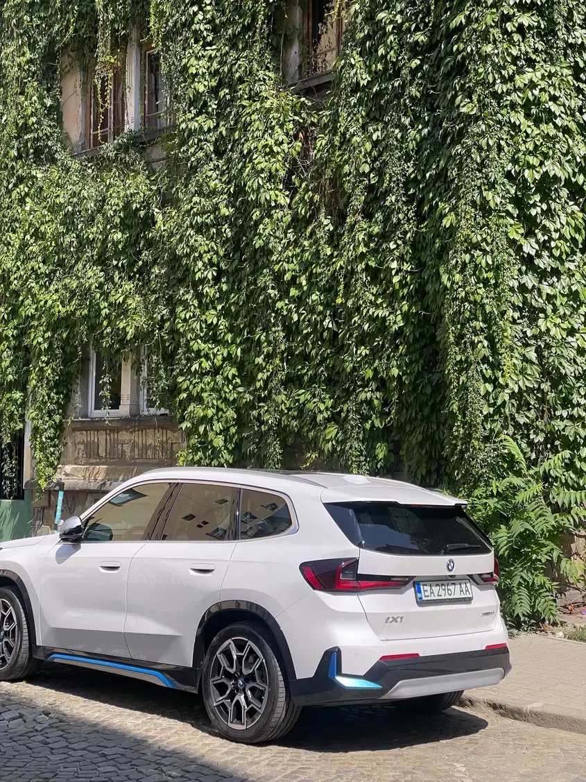 BMW iX1 София