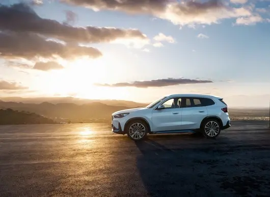 BMW iX1 xDrive 30: Никога не е имало по-подходящ момент за карането на електрическа кола