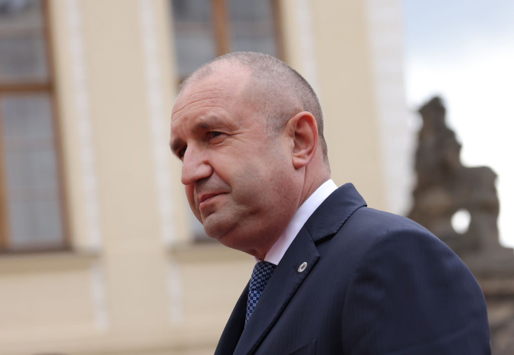 Радев не прочел доклада на ДАНС за шпионите в Руската църква, но не е съгласен с бързото им гонене