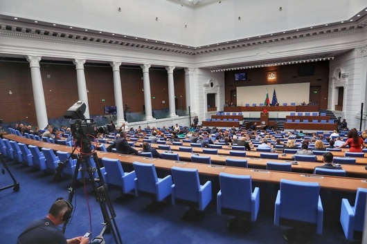Правната комисия към парламента прие законодателните промени свързани с избора