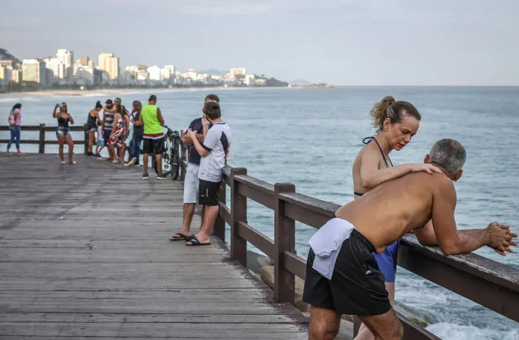 Бразилия отчете близо 900 жертви на Covid-19 за денонощие, САЩ - над 1000