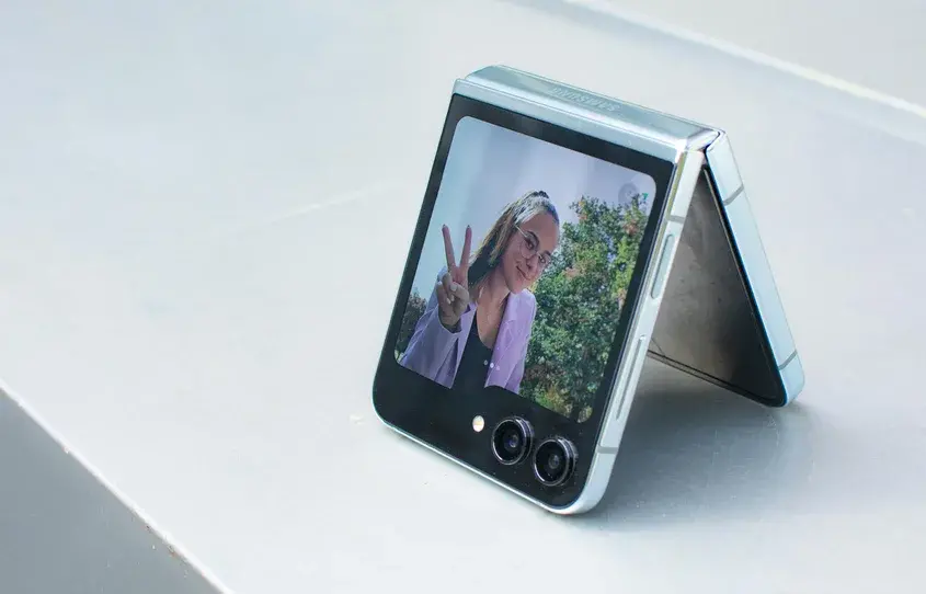 Samsung Galaxy Z Flip 5 -  селфи камера, ревю, функции