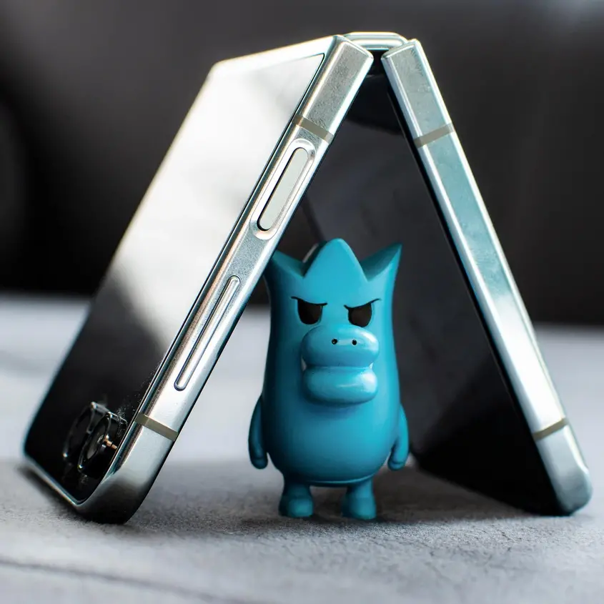 Samsung Galaxy Z Flip5 панта -  гарантирани 400 хил. сгъвания и разгъвания