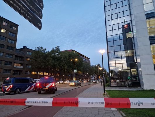 Студент уби трима души при стрелба в университетска болница в Ротердам