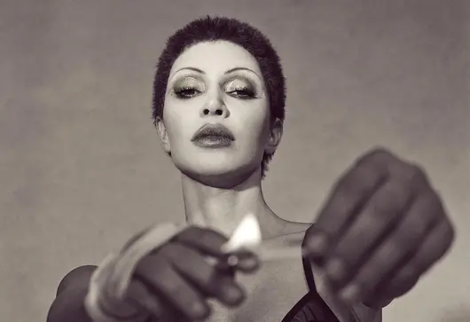 Ким Кардашиян е неузнаваема в последната фотосесия на CR Fashion Book