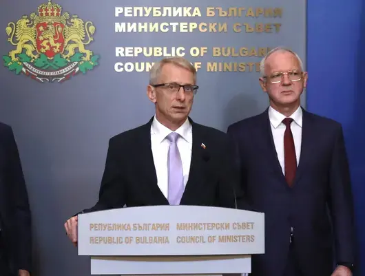 Бизнесът е готов да наема хора от въглищните райони още сега, но иска стимули от държавата. Блокадите продължават