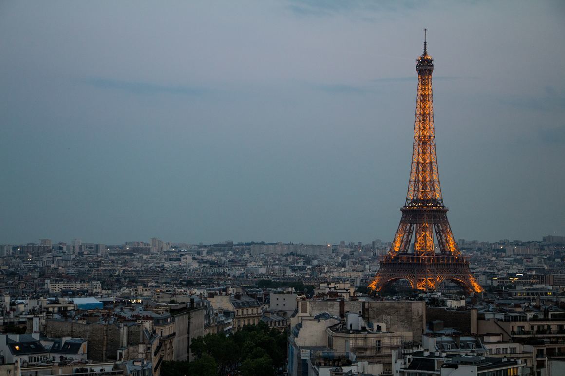 Нашествие от дървеници всява паника в Париж