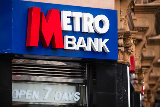 Защо акциите на британската Metro bank сe сринаха
