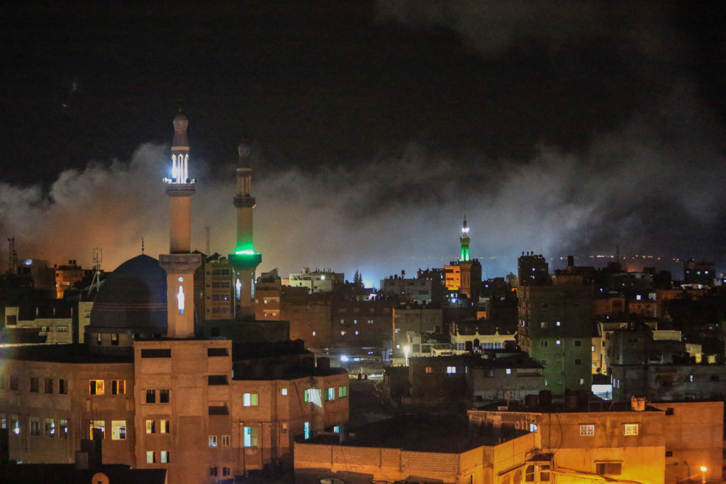 Израел атакува военни и разузнавателни обекти на „Хамас“