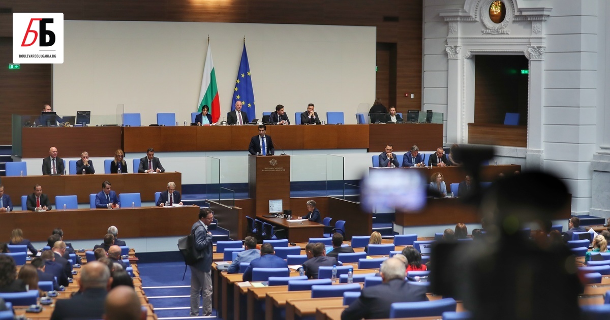 Дебатите по първия вот на недоверие срещу кабинета Денков тръгнаха