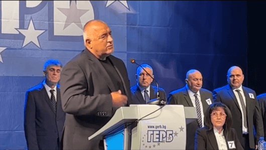 Лидерът на ГЕРБ Бойко Борисов продължава да използва предизборните си