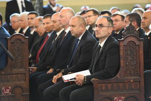 Молитва за мир в Софийската синагога събра политици, кандидат-кметове и президент