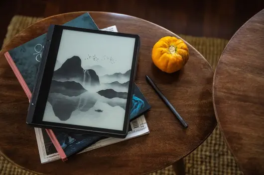 Четецът Lenovo Smart Paper - радост за очите и много скрити таланти 